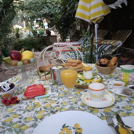 לינה וארוחת בוקר Casa Le Charme De L'ancien En ! נרבון